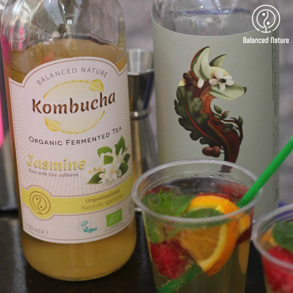 Aromatic Tonic #mocktail for #dryjuly 🍹
#kombucha #kombuchaUK #organickombucha #booch #boochlove #seedlip #seedlipdrinks #dryjuly2018 #kombuchatea #nonalcoholicdrink #mocktails #mocktails #summerdrinks #unpasteurised #kombuchamocktail #fermentedtea #livecultures #goodbacteria