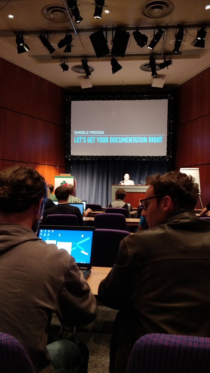 Bz_Sara's tweet image. A ver si cogemos fundamento. #EuroPython #Europython2018