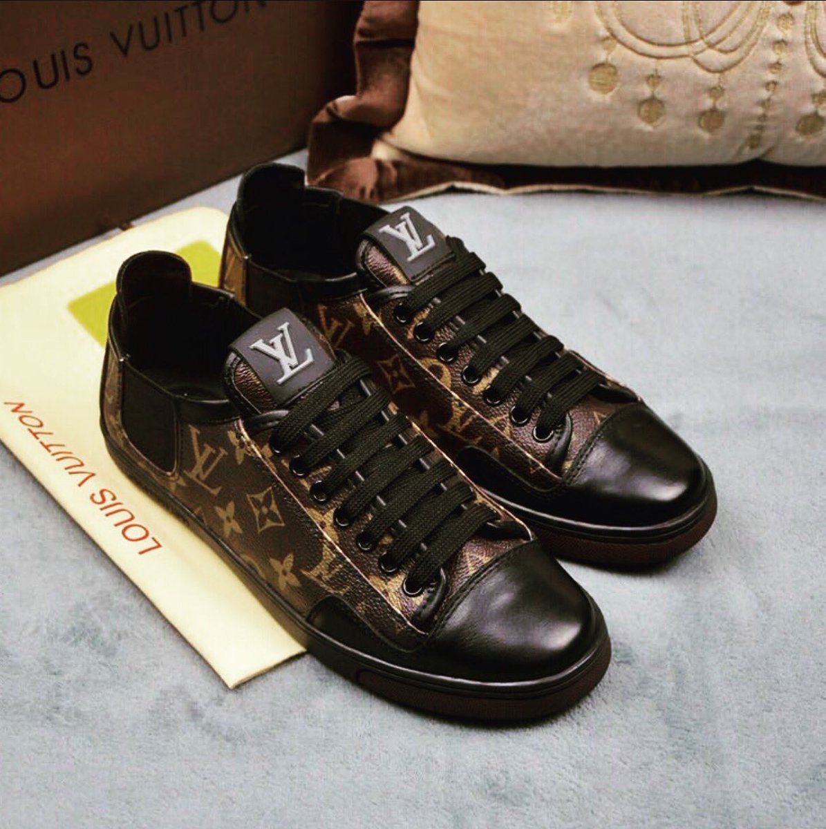 brandedswaguk's tweet photo. The freshest LVs! The cheapest we’ve found online is £119.00... Dare we try to get these for £25?
.
.
.
#branded #swag #uk #baller #louisvuitton #louisvuittonshoes #louisvuittonlover #fashiongram #luxurylifestyle #luxuryfashion #luxurylife https://t.co/wsf1phBdwK