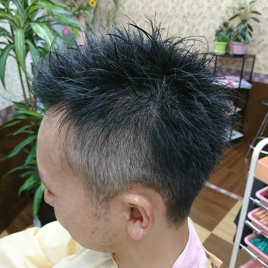 オルガン フォーヘアー オルガンフォーヘアー メンズショート サイドと襟足を短く刈り上げてトップに動きを出しました スタイリングはジェルで メンズショート 刈り上げ ツンツンヘアー ツーブロック 山形市美容室 メンズ