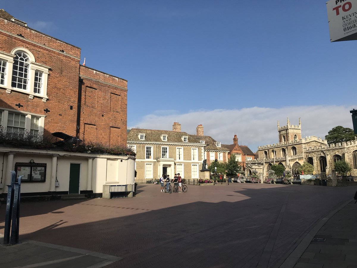 SimonHolmes1's tweet photo. In beautiful Huntingdon & valuable morning representing @BritishRedCross alongside partners taking part in #ExerciseGallus Planning how locally and nationally we can best respond together to a flu pandemic #cplrf Thanks @CambsCC for organising https://t.co/x3za2DeAQM