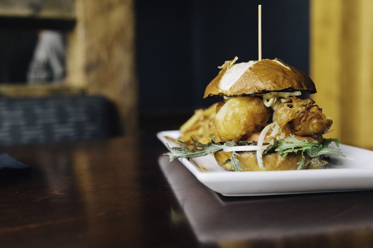 FishbonesBar's tweet image. Lunching on Vic Row? Our feature is a scallop po boy burger for $17!