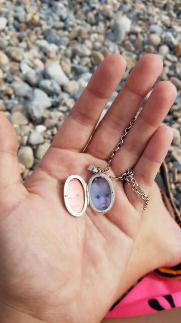 FOUND on Worthing beach. Let’s get this viral
and returned to its owner... #worthing