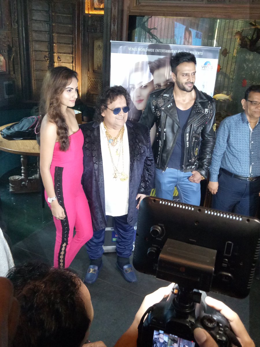 Media_Konnect's tweet photo. Check out the amazing new track #JaagiAnkhonMeinTuHiTu by @palakmuchhal3 and @_AmitMishra_ featuring #ZaaraYesmin and @FarhadShahnawaz 😍

https://t.co/EVcT6gXQIs

@Venussongs #newsong #BappiLahiri @Bappalahiri https://t.co/k3hPn4abhm