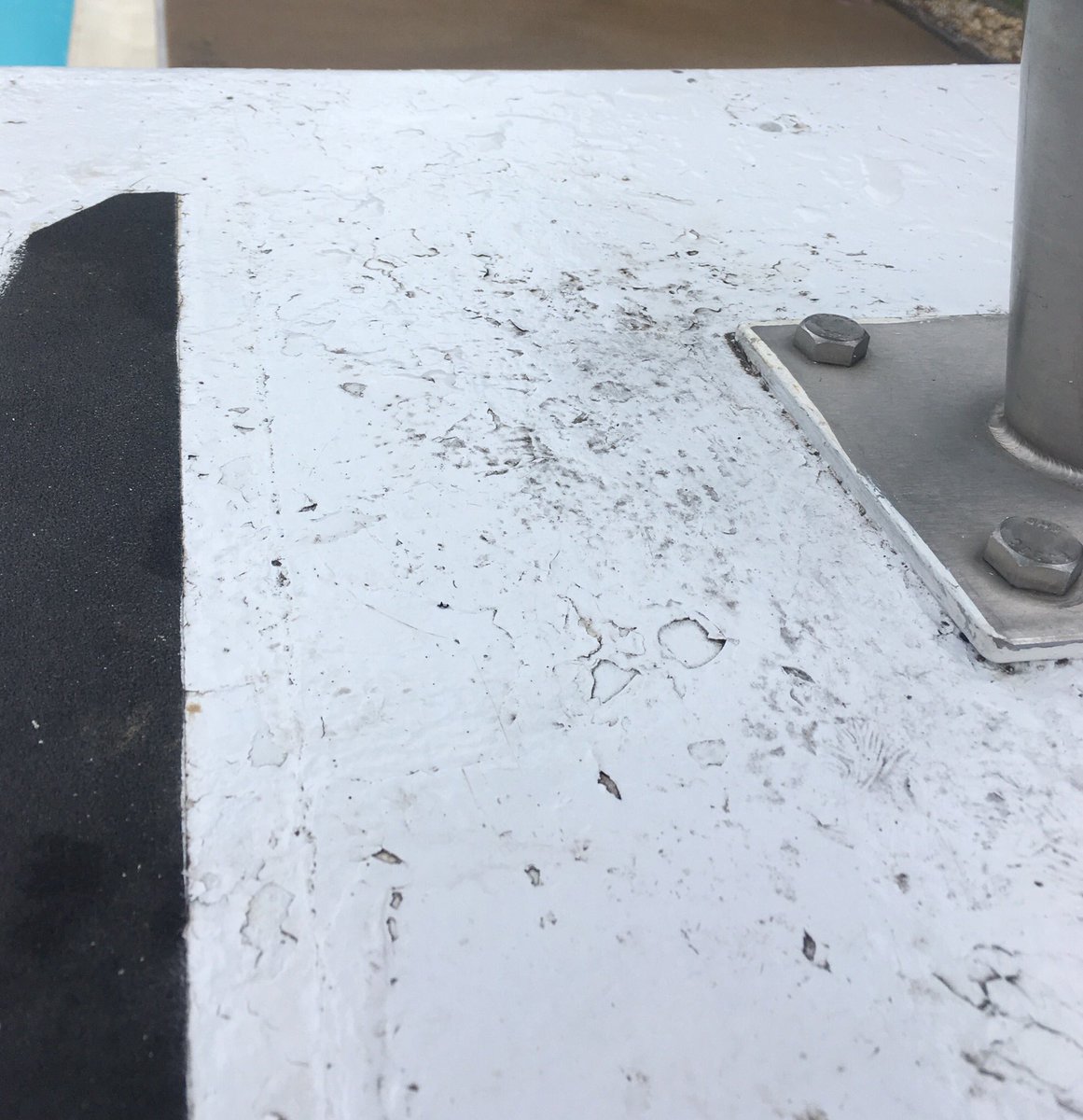 vacpool's tweet photo. We didn’t forget the guard stands! #beforeandafter #pooloftheweek2018 https://t.co/LaR4uzWGHA