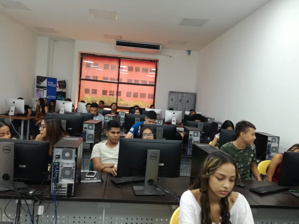 CEFONTEV's tweet photo. Desde @CEFONTEV apoyamos la jornada de inducción de nuevos admitidos al programa de Licenciatura en Lengua Castellana e Inglés de @UniPopularCesar, a cargo de la Ingeniera @mariajimenezb https://t.co/DKPB93ilMq