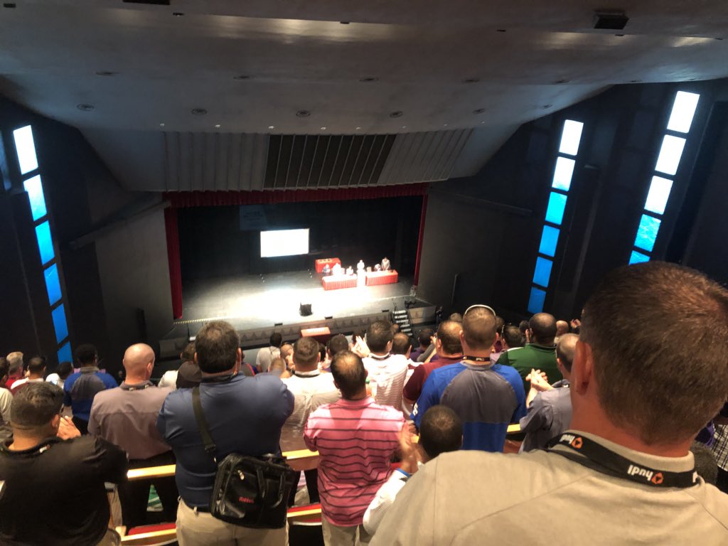 CoachMMorgan's tweet photo. General meeting ended a great clinic. Thanks @THSCAcoaches for the quality opportunity to get better. Thanks @dw_dwr for the years of service to Texas athletes and coaches #thsca2018 https://t.co/byDJ9tTyTI