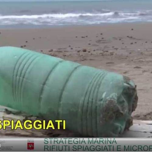 Ecosin's tweet photo. Il 75% dei rifiuti marini è costituito da materiale plastico: il rifiuto dalle spiagge può finire in mare e frammentarsi in particelle sempre più piccole, le cosiddette #microplastiche, che si accumulano sulla superficie dell'acqua.
https://t.co/MdWVJUZjG7 https://t.co/9sYhyfV8wS