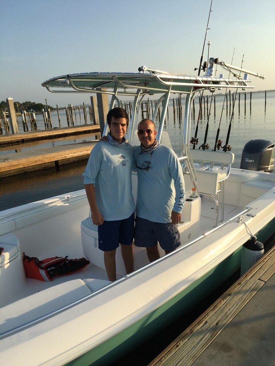 SovereignYachts's tweet photo. Congratulations Sergio Gonzalez on your 2018 24' Contender and welcome to the Sovereign Yachts family!
#SovYachts #SoldBySovereign #Contender24 #ContenderBoats https://t.co/rlVmnQTmh4