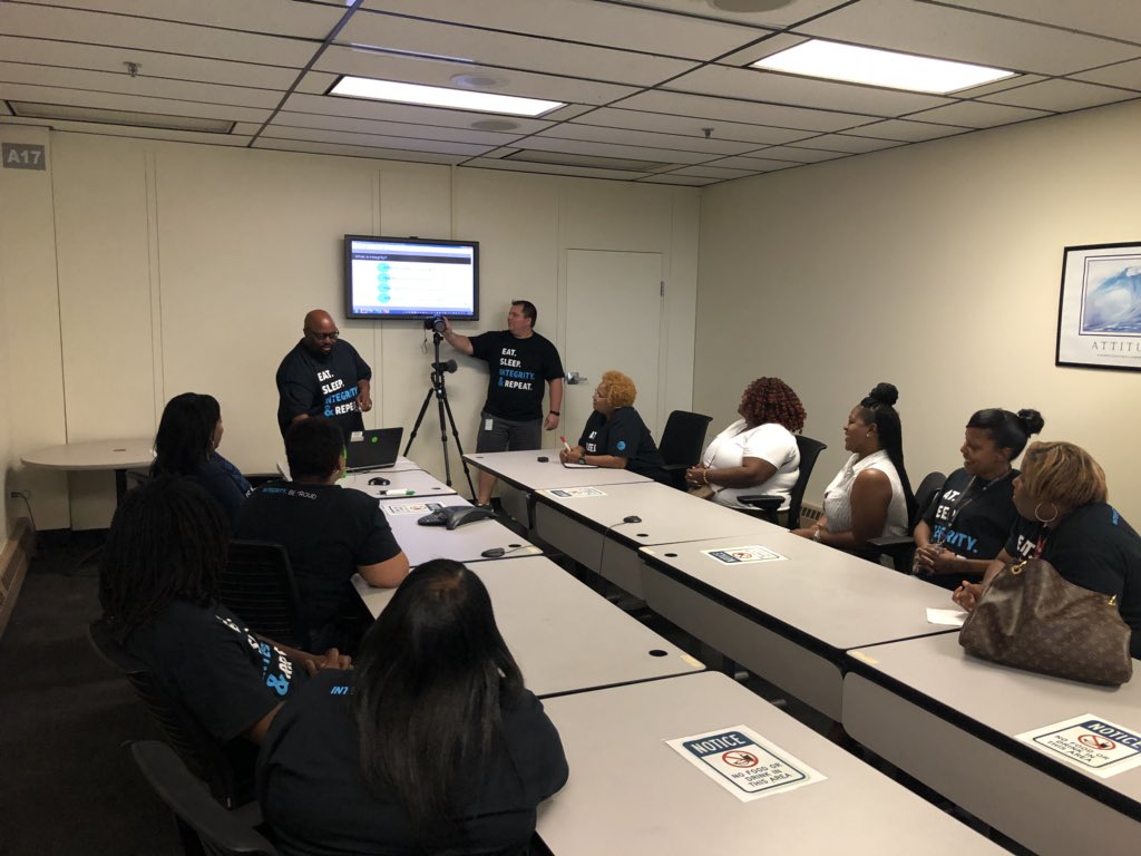 TonySmith4Sales's tweet photo. Integrity week live and in person.  

#TuggleNation
#TeamWeldon
#BirminghamDelivers

@Team_Weldon https://t.co/g6Yn9eXiZB