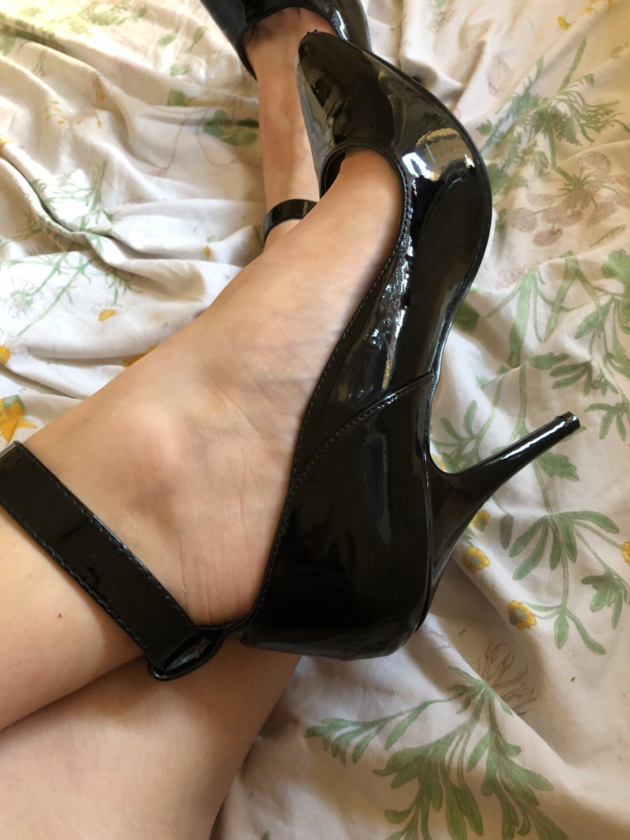 mindyxx2's tweet photo. Perfect for ball busting 😍
Tribute THEN DM me 💵
#footfetish #stripperheels #ballbusting #findom 

@stupidloserfuck @RTFETFD @rtfemdom1 @RTfeet @rtc0w @RT4DOMslave @RTP1G @touchRTP @DirkHooper @rt_feet @rt2promopig @RTPork @RT_paypiggy @RT4fet https://t.co/chAn5eLMJ0