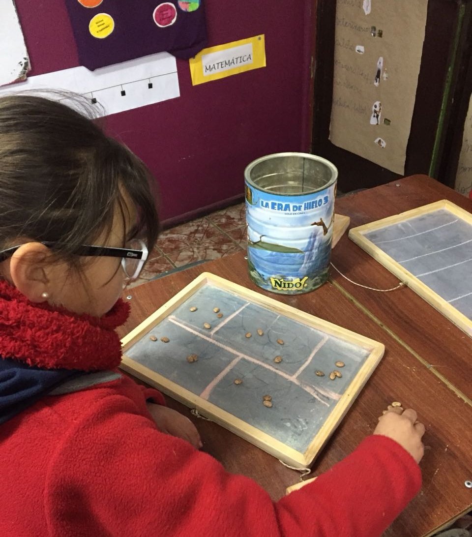 Cormuvina's tweet photo. DESTACADO: Con gran entusiasmo los alumnos 3°y 4° bás #EscuelaLuisaNietoDeHamel de #ReñacaBajo aprenden Matemáticas aplicando modelo #Copisi Docentes destacan q con este nuevo sistema transferido por la ATE Monteblanco los estudiantes se motivan en aprender. #ChileLoHacemosTodos https://t.co/oKCoroWRKx