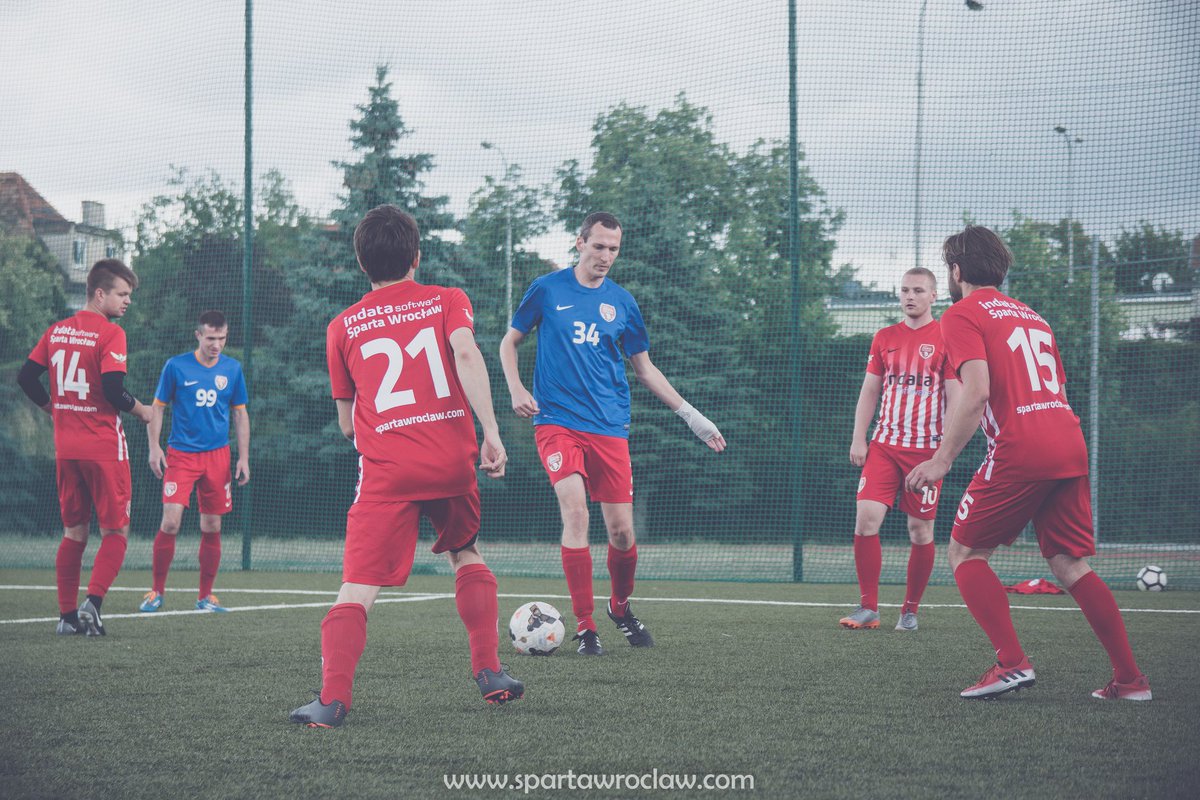 SpartaWroclaw's tweet photo. STARTUJĄ PRZYGOTOWANIA!!! 🔝🔥⚽
Dzisiaj, po miesięcznej przerwie, rusza letni okres przygotowawczy obu zespołów Indata Software Sparta Wrocław. Przyjrzymy się kto tam zardzewiał, a kto z nowych twarzy nie kopie się po czole 😉
#JoinSparta #Aklasa #Bklasa https://t.co/hCXMs59XqD