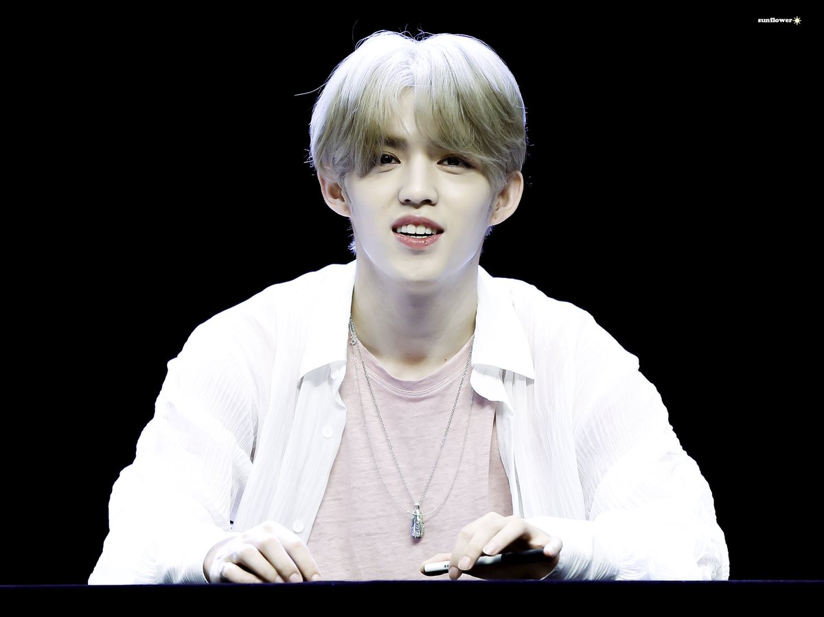 sunflower9588's tweet photo. 180720 신나라 팬사인회 

#SEVENTEEN #SCOUPS 
#세븐틴 #에스쿱스 (@pledis_17) https://t.co/kiugI0n547