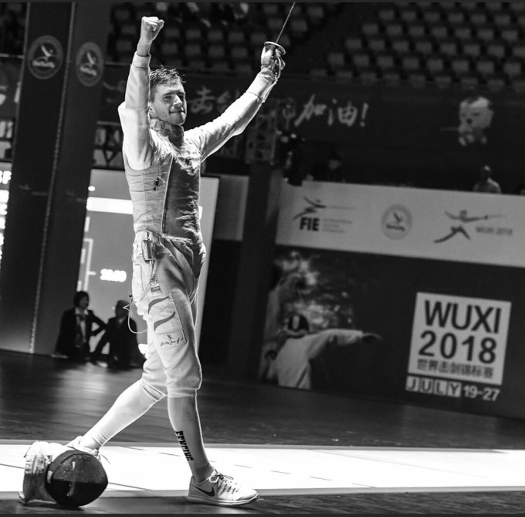 Inmenso <a href="/CLlavadorPodium/">Carlos Llavador</a> subiéndose al podium del Mundial de #Wuxi2018 para colgarse el bronce 🎖 ¡Enhorabuena campeón!