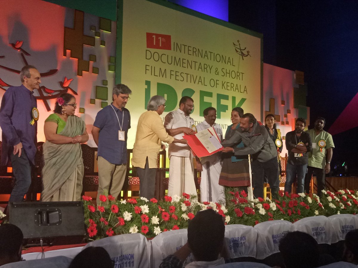 Best Long #Documentary of #11thIDSFFK goes to #UpDownandSideways by Anushka and Iswar #filmfestival #awardceremony
