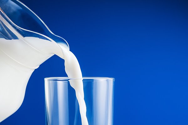 Don't forget to keep yourself hydrated in this hot weather! Ice cold milk contains plenty of fluid and is a refreshing choice to quench your thirst. It provides nutrients as well!