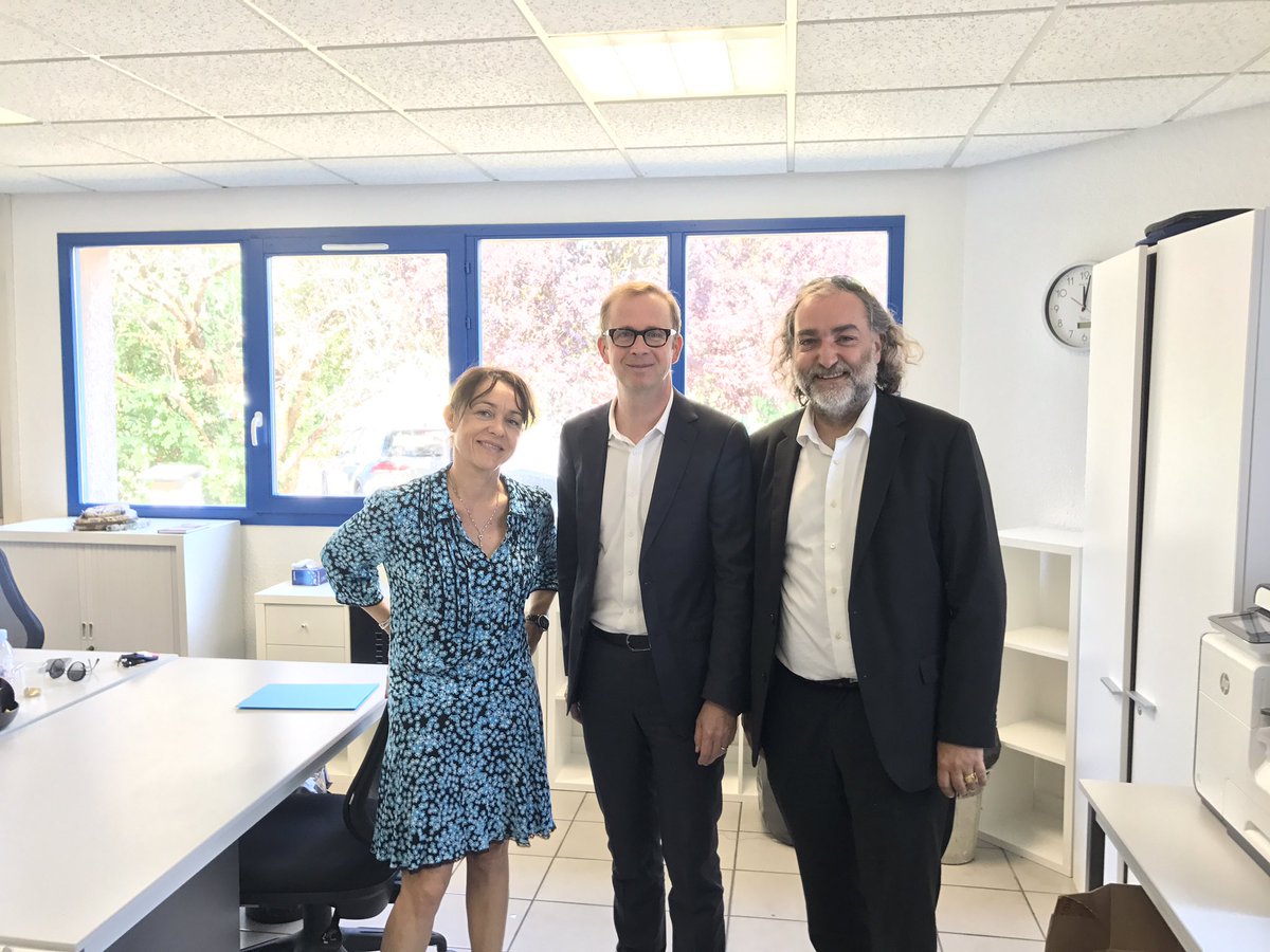 xavierpelletier's tweet photo. Avec #HervédeMaillard #MGATechnologies UsineduFutur en vrai-création de machines-automatisation,robotisation @CCILYONMETRO @jeanlouisjoly60 https://t.co/E0VKdcgJtQ