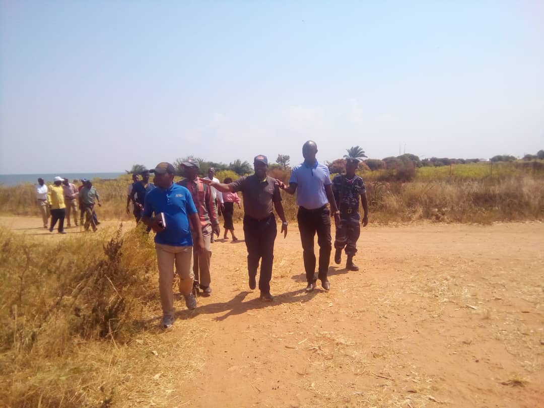 RTNBurundi's tweet image. Le Ministre en charge de l'aménagement du territoire J.B. Ntunzwenimana, exhorte les institutions comme l'#ECOSAT et le #SIP à bien collaborer car il y a des travaux de viabilisations qui se font en aval et en amont