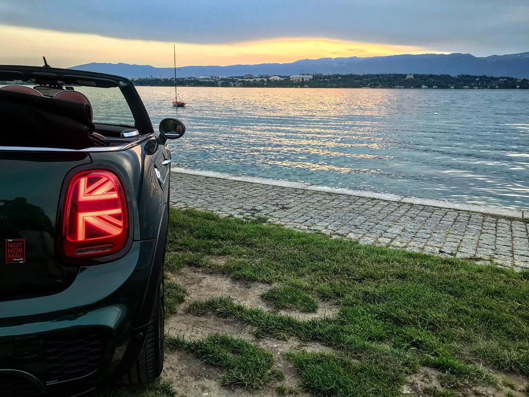 #LiveUnfiltered with the roof down like xav_jcw here in the gorgeous #BritishRacingGreen. bit.ly/MINIAugust11