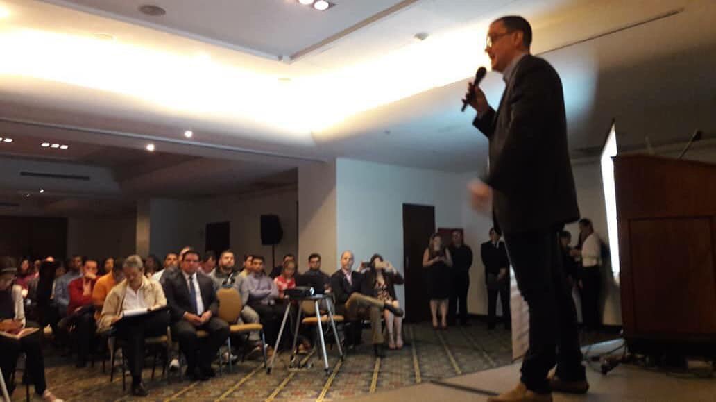 ccpcarabobo's tweet photo. AHORA ✅ Ponencia de Carlos Moreno en “Economía Digital y CriptoEmprendimiento” Comparte tus experiencias a través de la etiqueta #CriptoContador ✅ #CriptoAsesor https://t.co/E65L8JBWwb