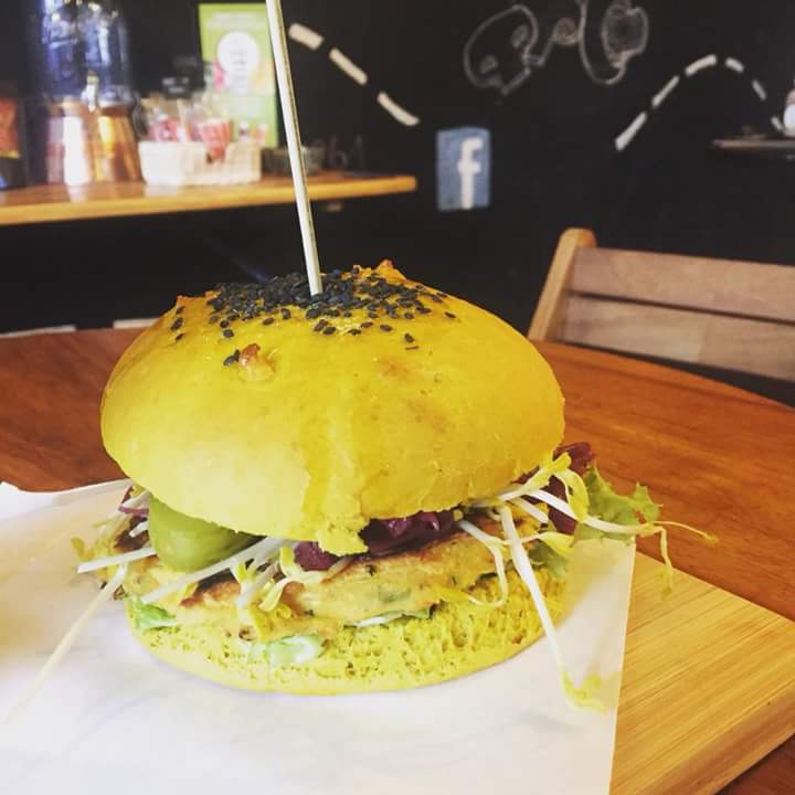 Ven a disfrutar de una rica Vegan Burger, Te esperamos  Hasta las 22:00 hrs. En Nuestro Rincón Vegano de Valdivia  Wsp Pedidos +56977078961 #veganfood #vegan #Valdiviacl #MrGreen  Te esperamos en Irlanda 1881 Huachocopihue #huachocopihue 😍😋😋😋🛵🛵 #comidasana