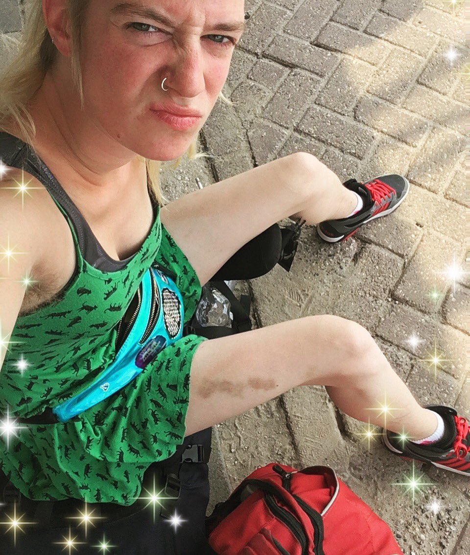 Broken and bruised from these heavy af bags and dealing with the heat... But totally worth it! <a href="/nordlichtparty/">Nordlicht Demoparty</a> was a lot of fun, see y’all at <a href="/evoke_eu/">evoke demoparty @evoke@abraum.social</a> partyyyy! <3 
#nordlichtdemoparty #evokedemoparty #hothothot #camelstyle