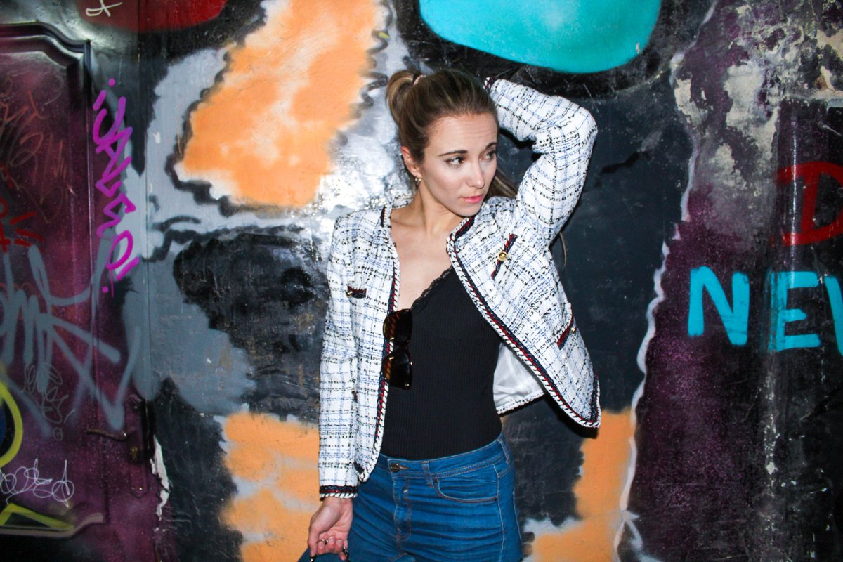 LadyMillennial_'s tweet photo. La #chaquetaChanel perdura hasta nuestros días como símbolo de la #elegancia moderna y prenda de culminó la creatividad de #CocoChanel😍 
¿Quieres saber más sobre ella y ver mi #look completo? Aquí te dejo mi nuevo post ➡️ https://t.co/rpHTPOyRK1 #LadyMillennial #moda https://t.co/T873zWcPEd
