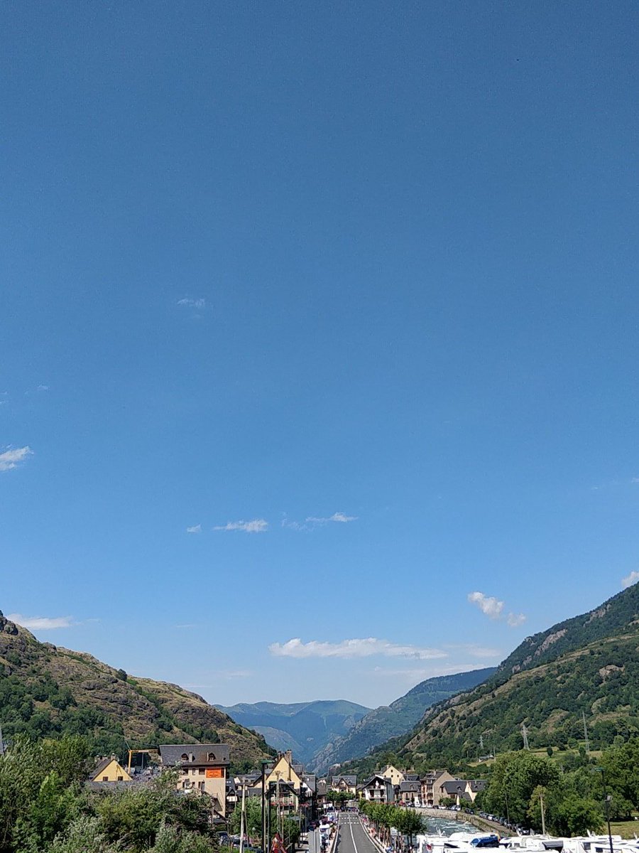 Despejado totalmente en #bossost  <a href="/LeTour/">Tour de France™</a> #tourtve <a href="/DelgadoPerico/">PericoDelgado</a> <a href="/pedrodelgadoweb/">Pedro Delgado</a>