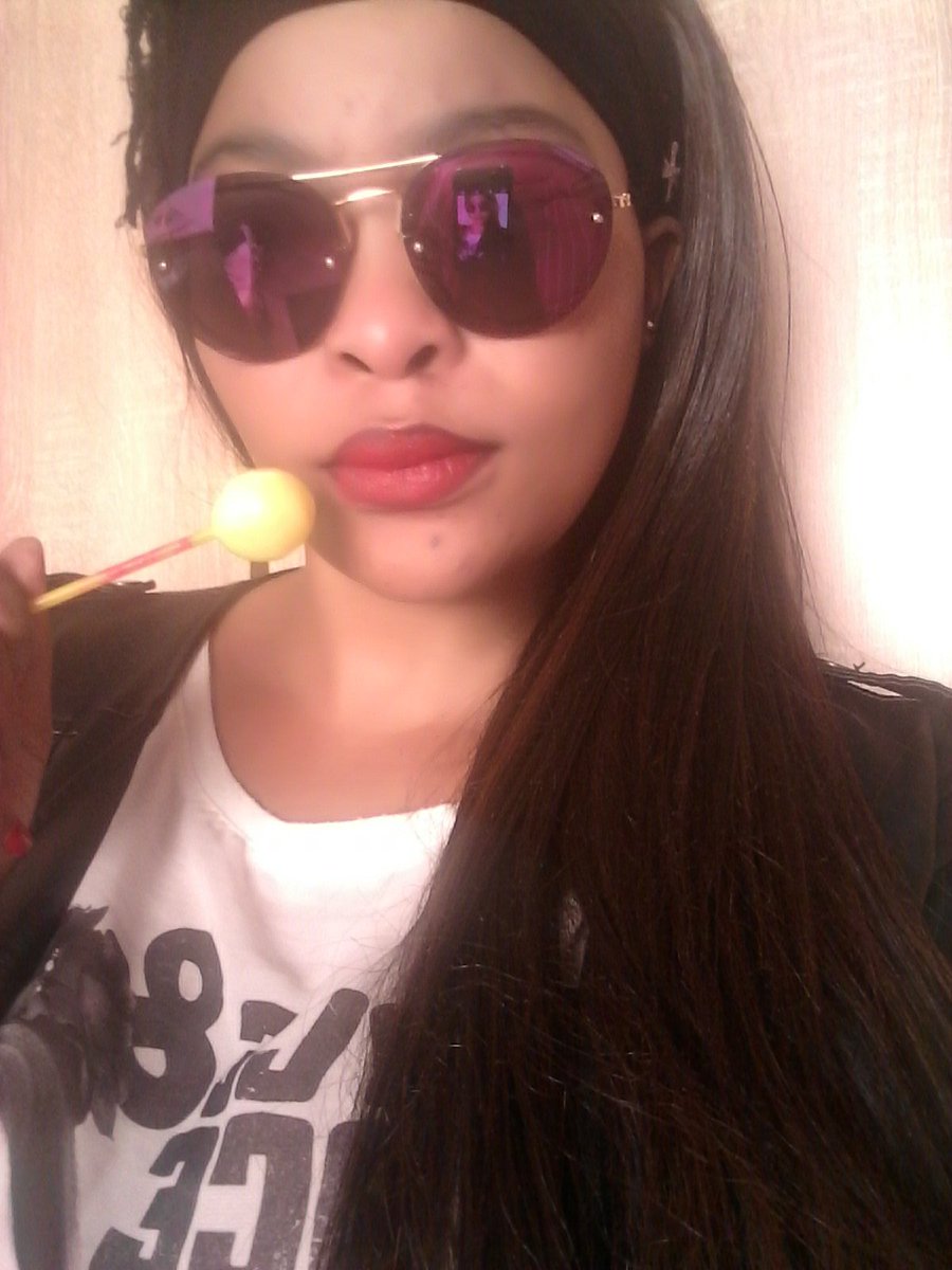 dinahnage tweet picture