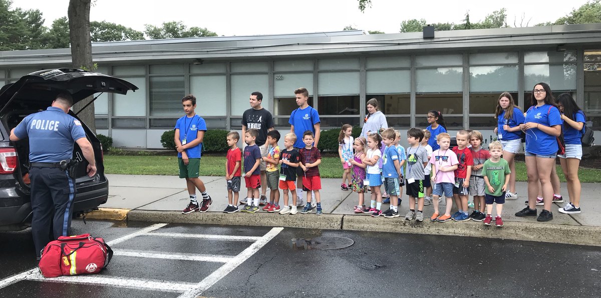 EMSHealthPE's tweet photo. Learning all about how to stay safe from Officer Christopher from the Wyckoff Police Department! @WPSSummer @WyckoffTownship @dpasqualemusic https://t.co/avdM4I9cpF