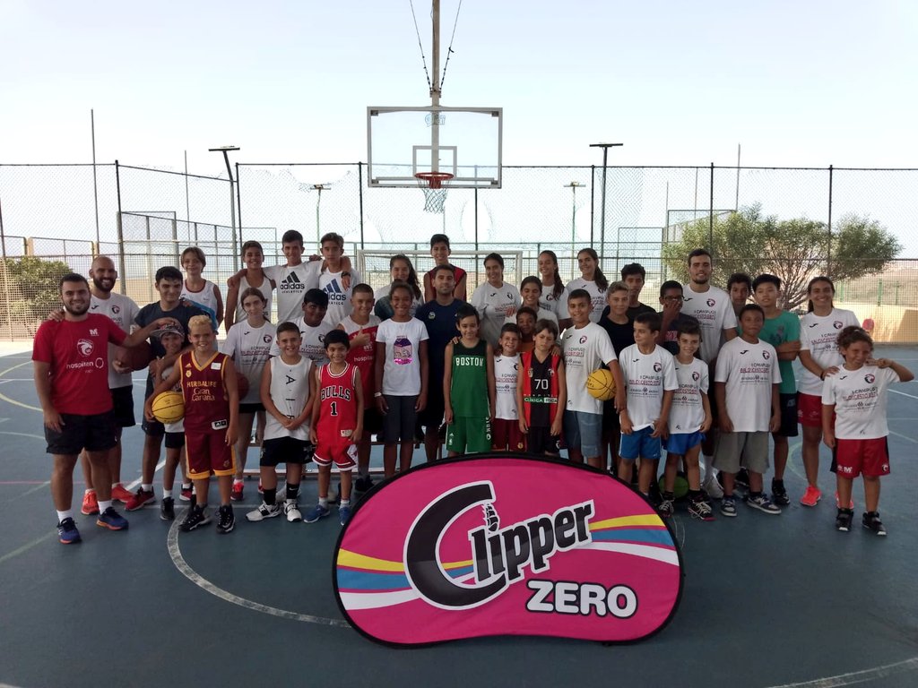 cdSBT's tweet photo. BALONCESTO: Hemos recibido a Cristo Cabrera (entrenador del Alba de Berlín), entrenamiento de lujo para todos nuestros jugadores. @HospitenRoca
#colegioarenassur
#ahemon https://t.co/CCqecPM4b3