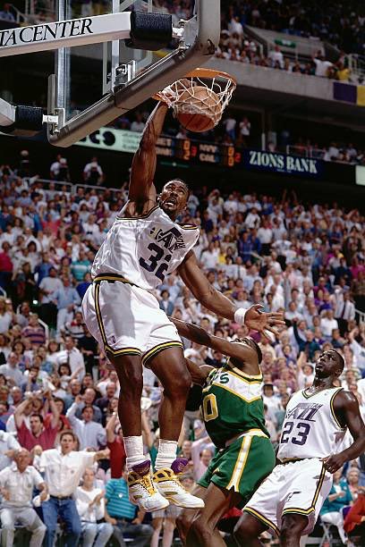 JazzNationNews's tweet photo. Happy birthday to the Mailman @TheDeliverer_32 🎂

#JazzNation #UtahJazz #TakeNote https://t.co/JQ54YcUAMV