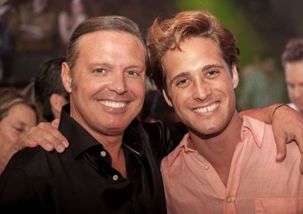 ElMejorBonche's tweet photo. Los millones que ganó Luis Miguel por su serie https://t.co/u4fv9SJSrL https://t.co/Ljqvu3Yg5R
