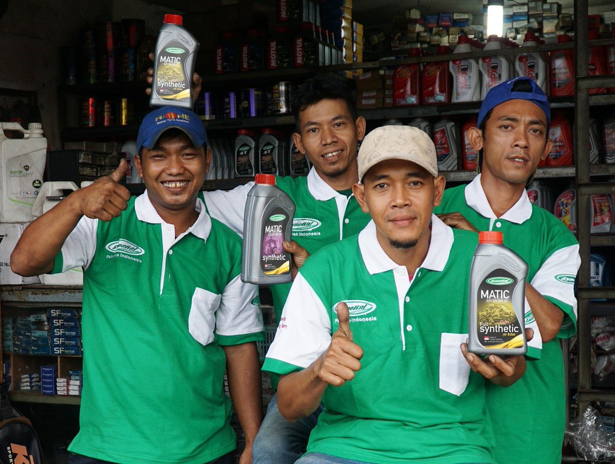syneral's tweet photo. Ini adalah teman-teman teknisi yang sudah membuktikan sendiri gimana hebatnya kualitas Oli SyneRal buat motor.
Nah, mereka yang ngerti mesin motor aja percaya dengan Oli SyneRal, masa lo enggak?
#syneral #syneralid #oli #karyaanakbangsa #gaspol #bikersindonesia #satuaspal https://t.co/0qZiI2IdEM