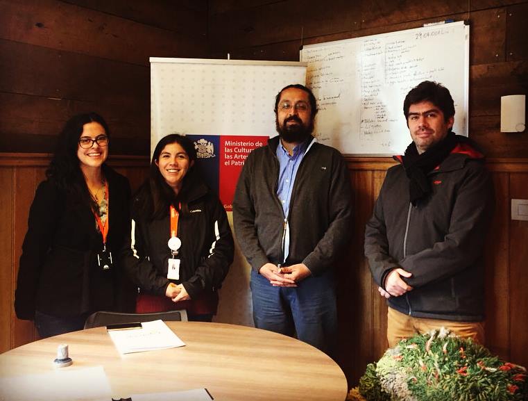 MuseoAysen's tweet photo. Muy contentos!!! El patrimonio como recurso para el bienestar social 😁 Convenio @corp_opcion y su programa de medidas reparatorias. Como @MuseoAysen queremos aportar en el proceso de intervención de los jóvenes.😎  https://t.co/2wNz1DoLgb https://t.co/N5TB4ZQA9x