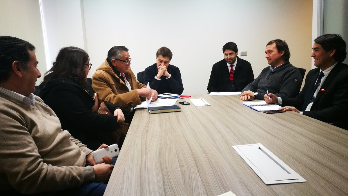 Junto a dirigentes sociales <a href="/olivaresalcalde/">Enrique Olivares</a> estudia financiamiento de proyecto de mejoramiento integral de la Planta de Tratamiento de Quicharco con <a href="/subdere_maule/">Unidad Regional Subdere Maule</a>  y @consejoregmaule