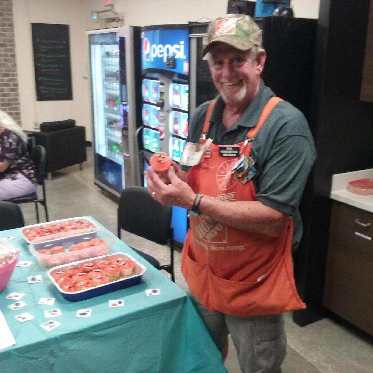 CMiddlebrook93's tweet photo. Associate #leadgeneration event featuring #NeedMoe cupcakes &amp; fish themed snacks. NeedMoe is a magic fish that lives on leads at #thd0238 we NeedMoe leads, NeedMoe sales! #justhavefun #createexcitement #specialty @NatashaTHD @sgaskinshd @RianDSMSE https://t.co/WhGxzPBRwC