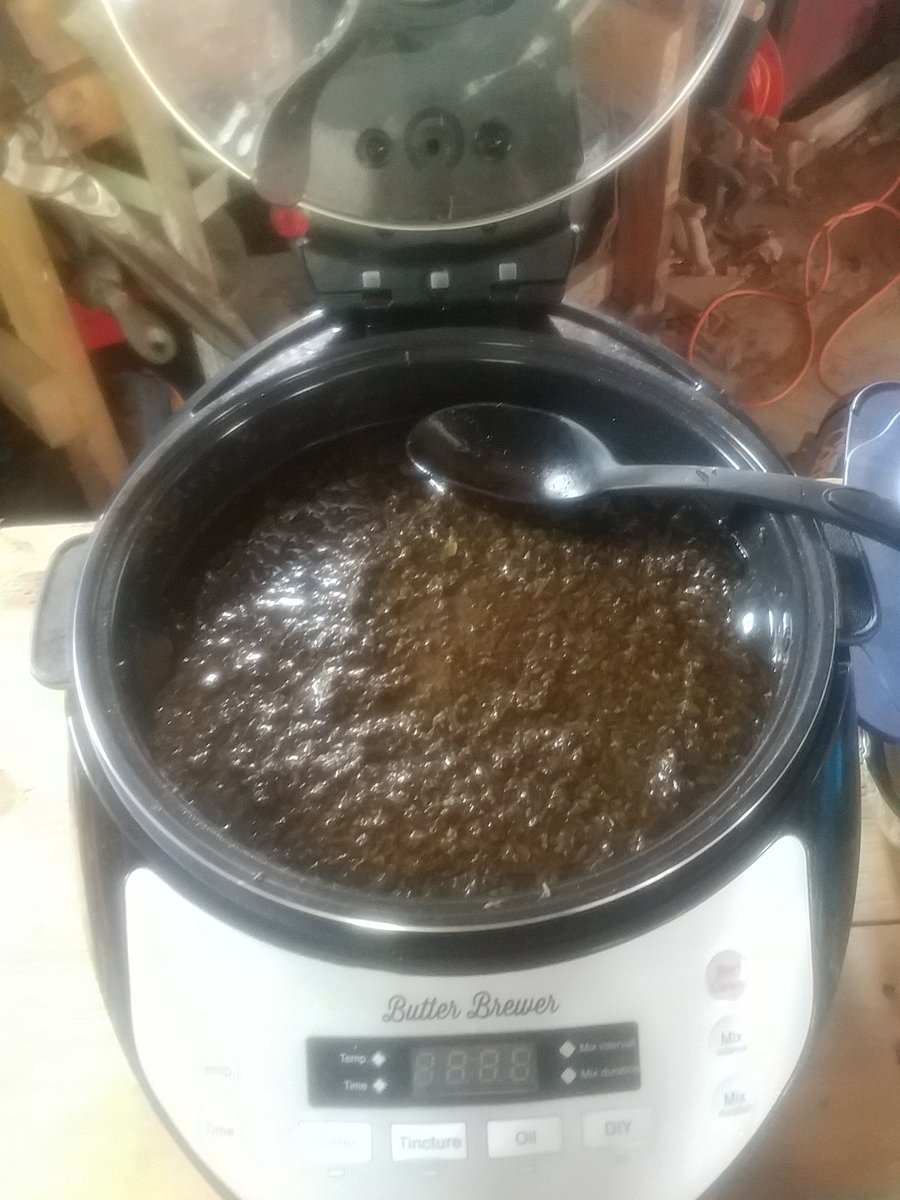 benjamin_esty's tweet image. Making more butter today. Ended up with 120 cookies. Today's baking measurements are 6 oz bud and trim to 6 sticks of butter! #superstrongbutter #flokushchernobyldutchkush