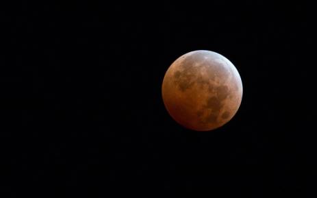 [FYI] Remember to look up in the sky tonight because the longest #lunareclipse in a century will be visible in South Africa. ewn.co.za/iuwoq