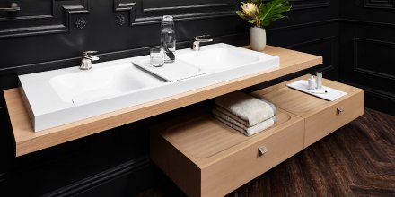 DXVCanada's tweet photo. A shared master bath calls for double-wide space. #DXVModulus https://t.co/6kfPn2zBkS https://t.co/S25CjczMn1