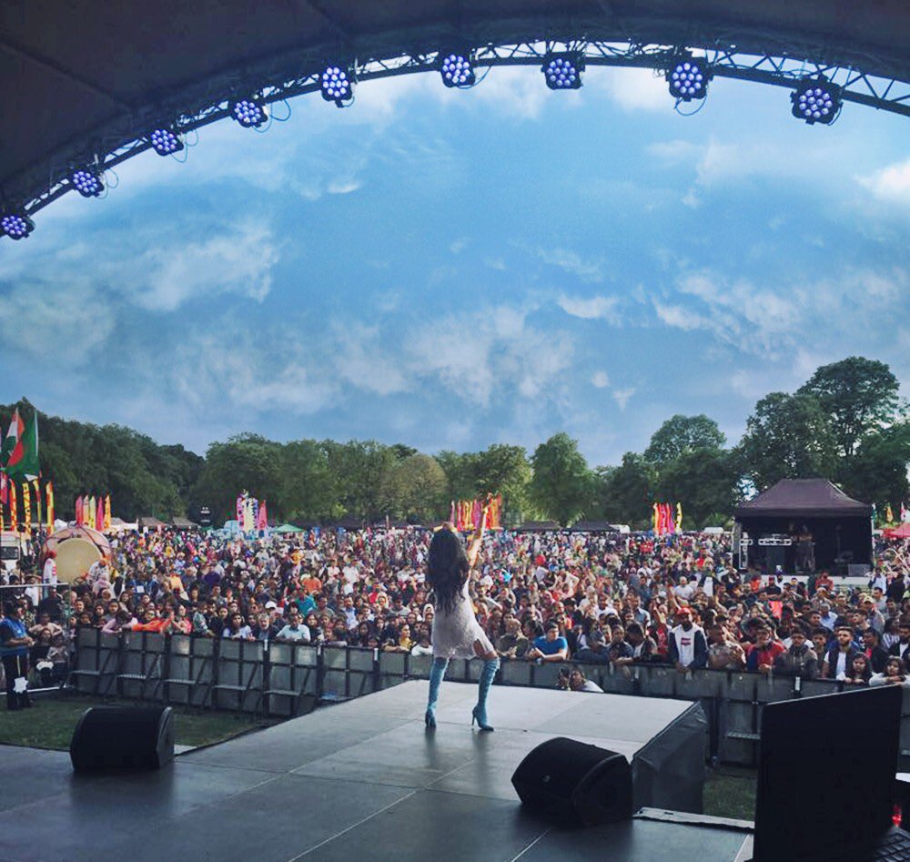 RameetSandhuu's tweet photo. Manchester you guys were littt 😍🔥🎤🎤🎤🎤🎤 https://t.co/2iNBKyzVDu
