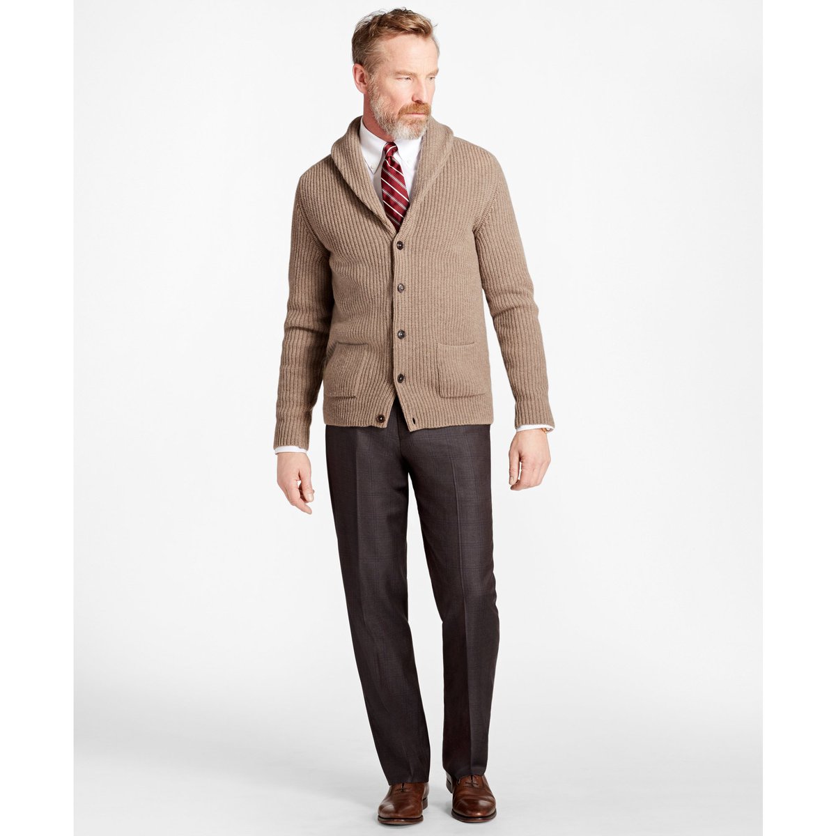 Este cardigan confeccionado con lana Merino es perfecto para el invierno #BrooksBrothers
