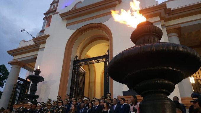torrealbaf's tweet photo. A 235 años del nacimiento del Padre de la Patria, el hombre de las dificultades y de las Victorias, participó en 472 batallas, libertó 6 naciones, sus ideales de libertad están plasmadas en dos proclamas y su ejército nunca invadió, sólo libertó #LibertadorDeAmérica https://t.co/7VI0GkJ4iP
