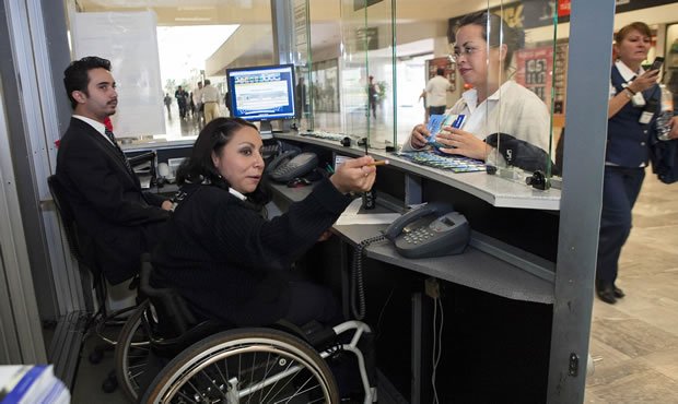 Las personas con discapacidad, cuyo número asciende a 5.7 millones según el último Censo de Población y Vivienda, enfrentan obstáculos para ejercer su derecho al trabajo, principalmente los relacionados con actos discriminatorios. #InclusiónParaTransformar