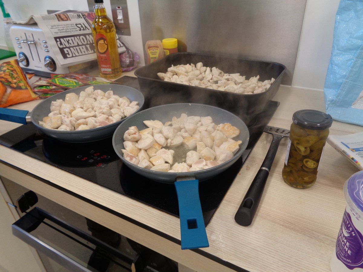 Elm ward patients worked hard today fund raising for Hailsham Food bank and raised £30! 

Next month Elm ward will be holding a charity fund raising event for RSPCA   #Hailshamfoodbank #givingback #occupationaltherapy #meaningfulactvities <a href="/samanthallen/">Sam Allen 💙</a> <a href="/saint_sussex/">Sussex Saint</a> <a href="/HellinglyOT/">Hellingly_OT</a>