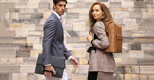 Quando l’eleganza e lo stile classico della pelle saffiano si mescolano a un design ricercato e moderno nasce la collezione Via Durini di Nava Design.
#nava #navadesign #design #bags #accessories #backpack #minibag #totebag #clutch Scopri di più: navadesign.com/it/blog/via-du…