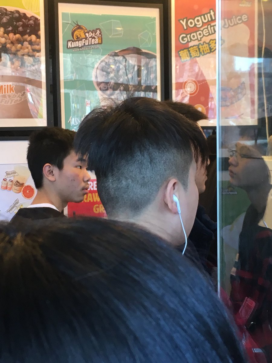 チャイナタウンに行くとたまにみるこの髪型。流行ってるのかな？