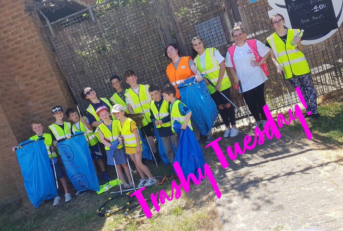 Absolutely smashed Trashy Tuesday! Look at these guys clearing up their estates. Not all heroes wear capes...some wear high vis vests 🕶

@groundworkuk @Groundwrk_Youth #TrashyTuesday #inclusivespaces