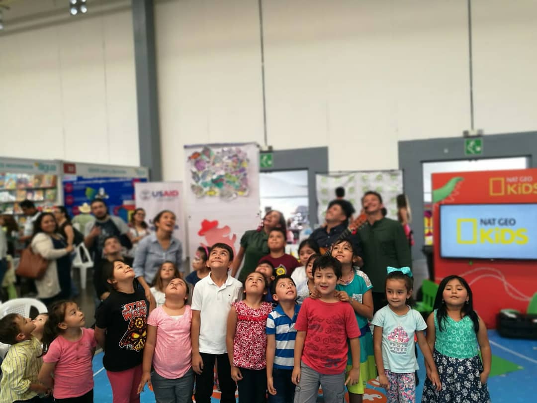 CuentosyTalento's tweet photo. En el marco de la @FILGuatemala presentamos entre música, narraciones e ilustración junto a la autora Jazmín Villagrán Miguel ¿Qué esta pasando allá arriba? De @EdicionesEkare https://t.co/qC9KZVE10h